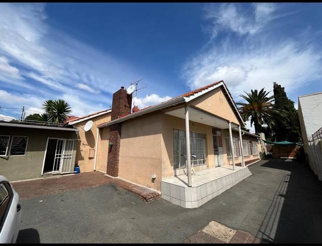 7 BEDROOM HOUSE FOR SALE IN ORANGE GROVE